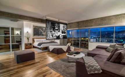 main-hollywood-interior